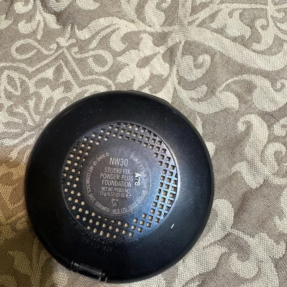 MAC Cosmetics Eyeshadow Collection - Gold, Purple, Pink Hues - Picture 9 of 12